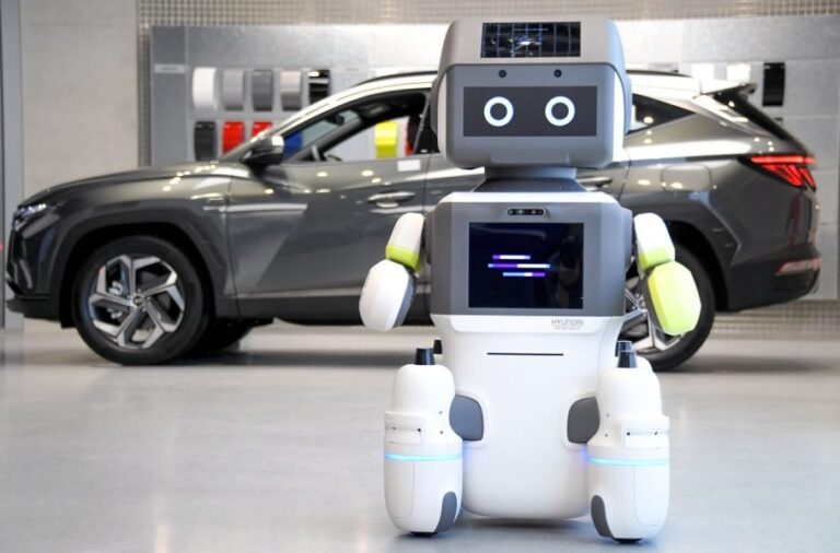 ربات انسان‌نمای DAL-e در نمایشگاه خودرو هیوندای